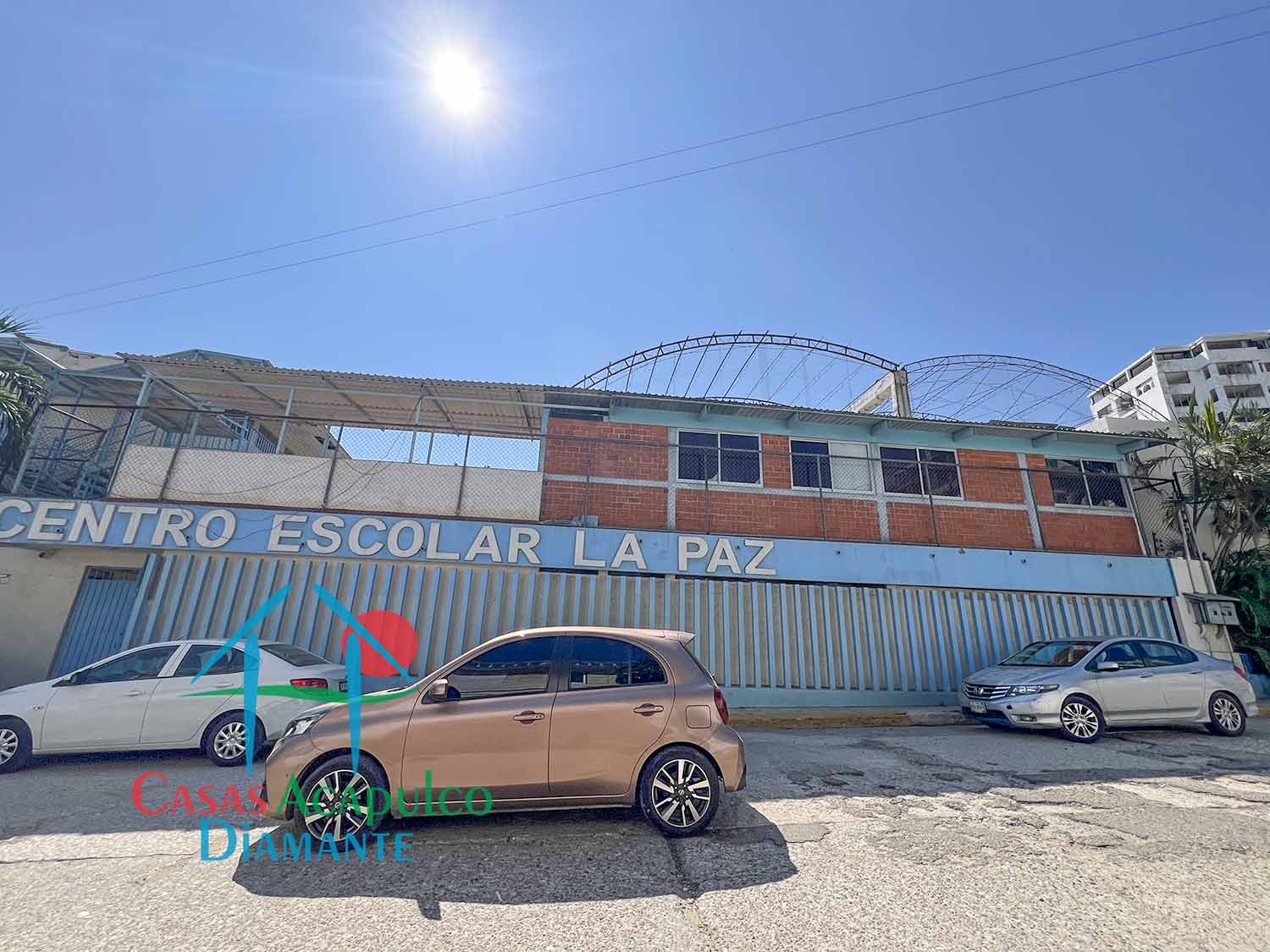 Centro Escolar La Paz sección secundaria - Fachada 1